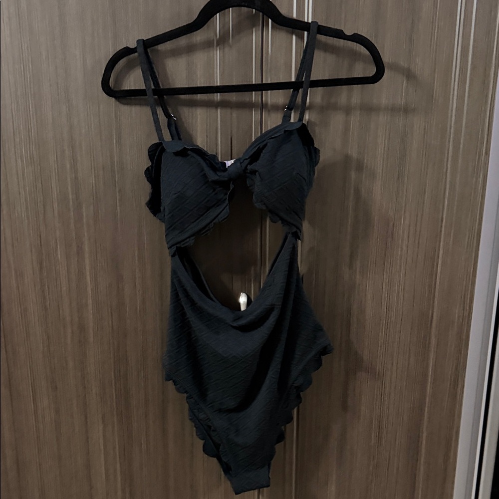 Cupshe Elegant Black Swimsuit